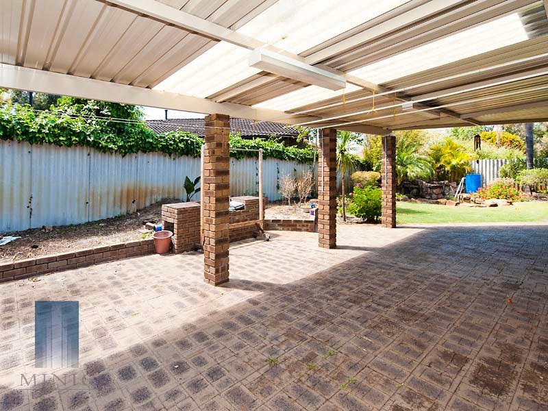 6 Lyal Court, Thornlie WA 6108