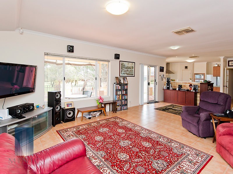 66 Willespie Drive, Pearsall WA 6065