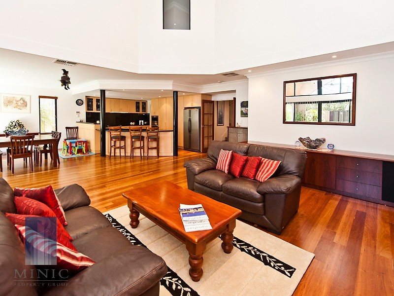 20 Hogg Avenue, Salter Point WA 6152