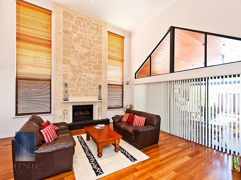 20 Hogg Avenue, Salter Point WA 6152