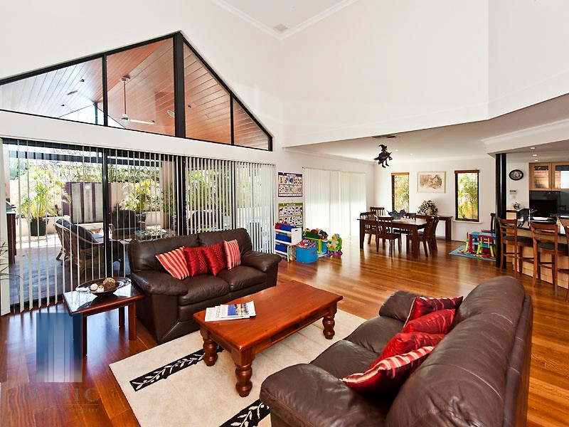 20 Hogg Avenue, Salter Point WA 6152