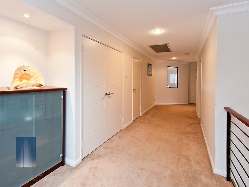 20 Hogg Avenue, Salter Point WA 6152