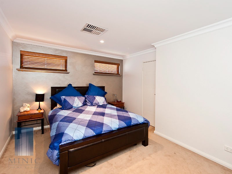 20 Hogg Avenue, Salter Point WA 6152