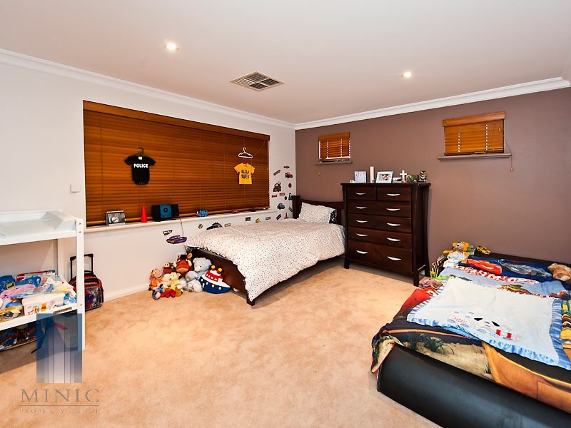 20 Hogg Avenue, Salter Point WA 6152