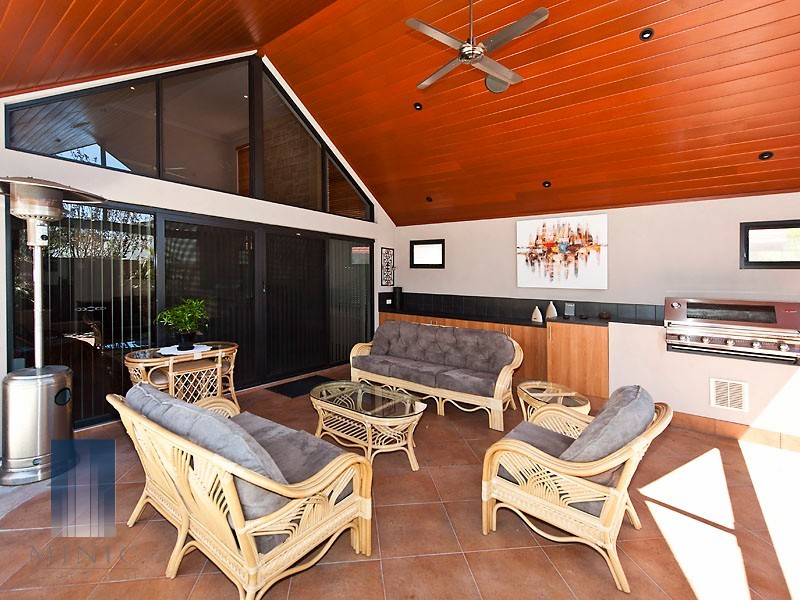 20 Hogg Avenue, Salter Point WA 6152