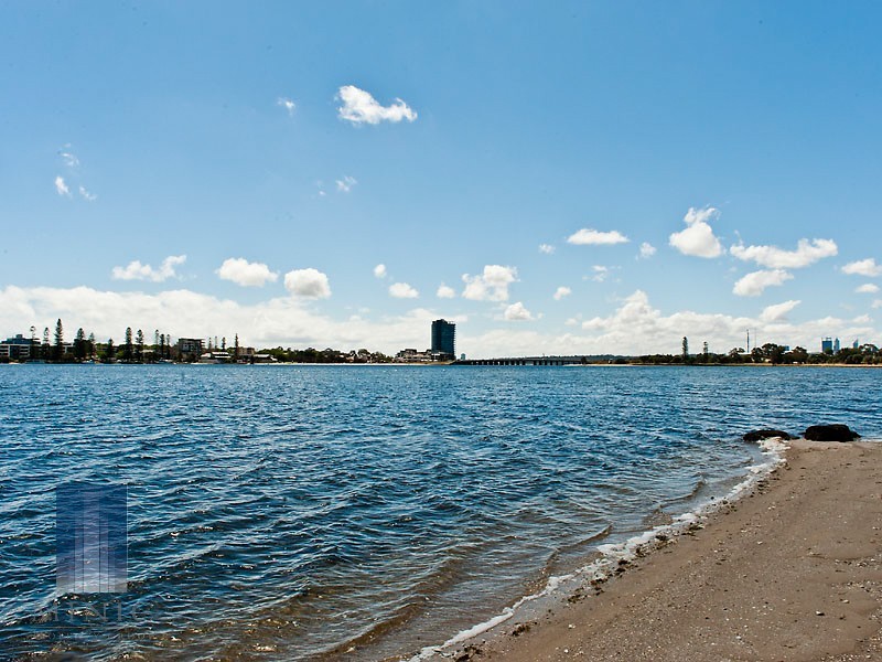 20 Hogg Avenue, Salter Point WA 6152