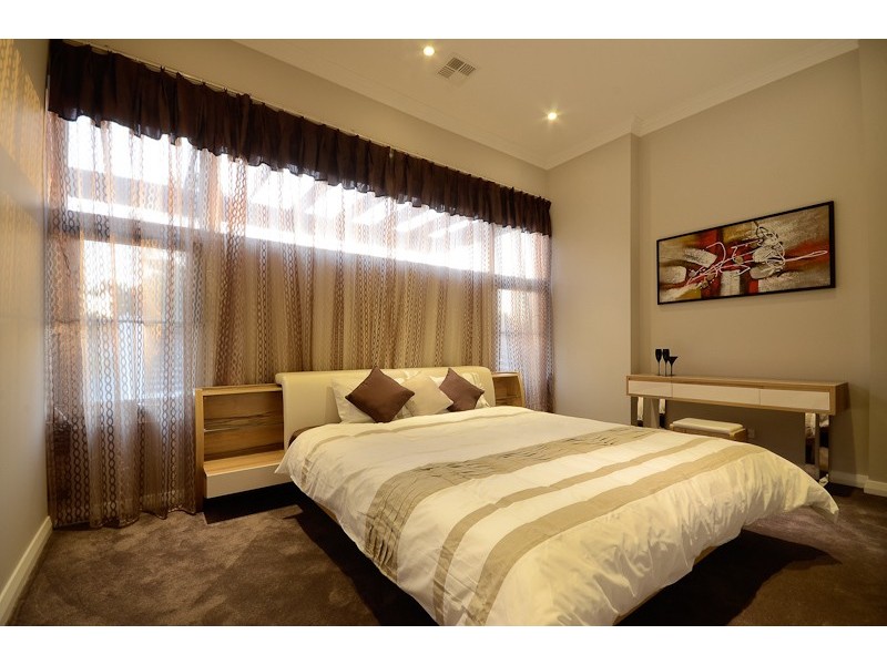 10 Emily Street, St James WA 6102
