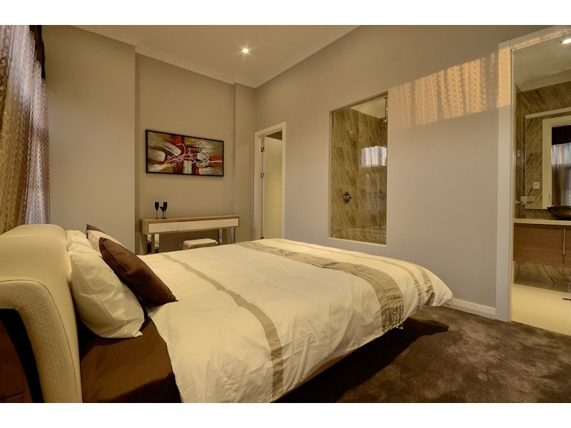 10 Emily Street, St James WA 6102