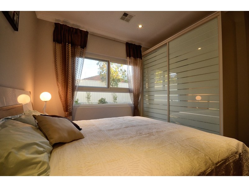 10 Emily Street, St James WA 6102