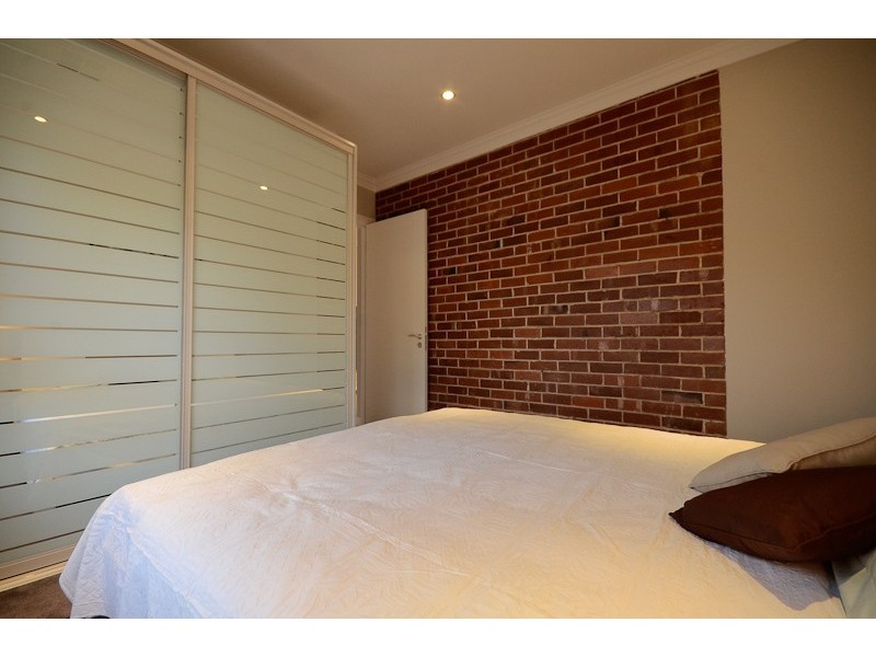 10 Emily Street, St James WA 6102