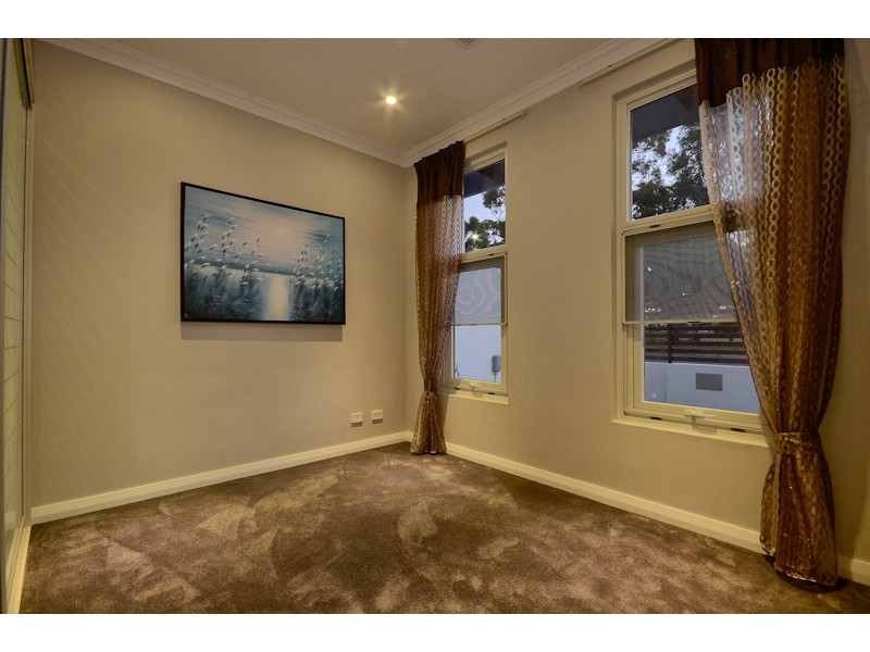 10 Emily Street, St James WA 6102