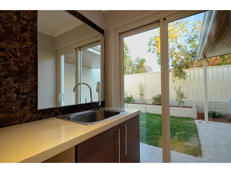 10 Emily Street, St James WA 6102