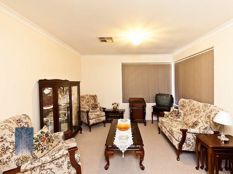 2/11 Duke Street, Bentley WA 6102