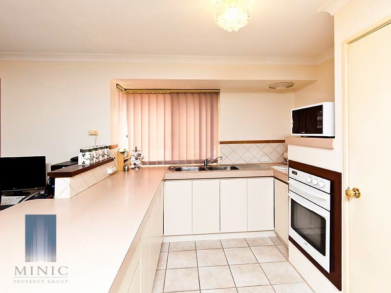 2/11 Duke Street, Bentley WA 6102