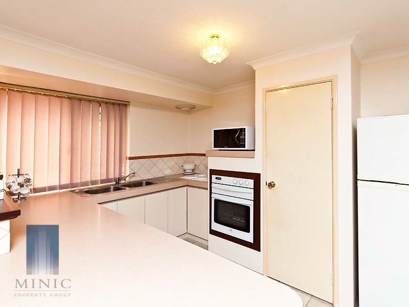 2/11 Duke Street, Bentley WA 6102