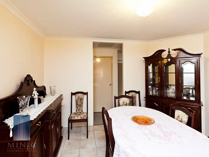 2/11 Duke Street, Bentley WA 6102