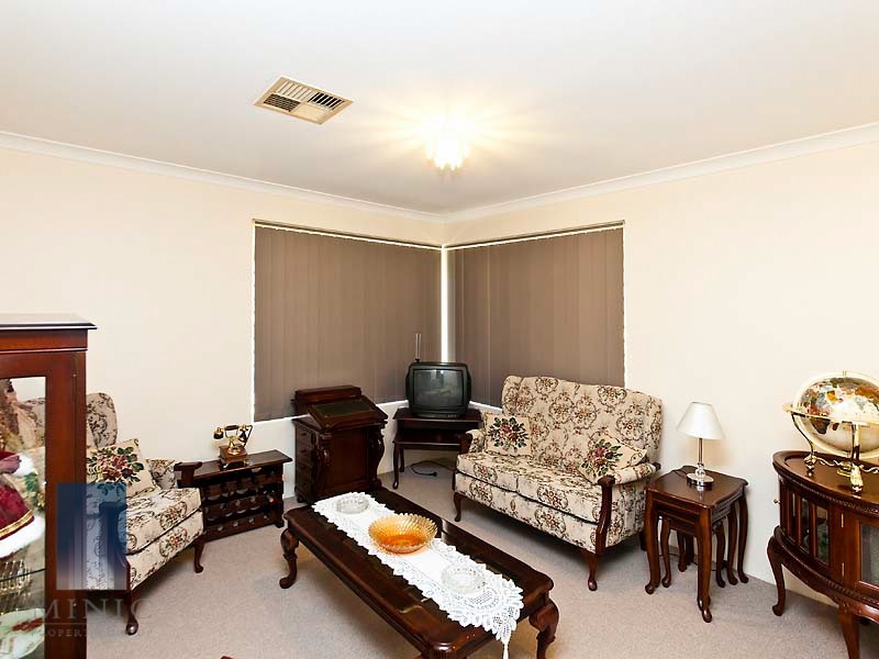 2/11 Duke Street, Bentley WA 6102