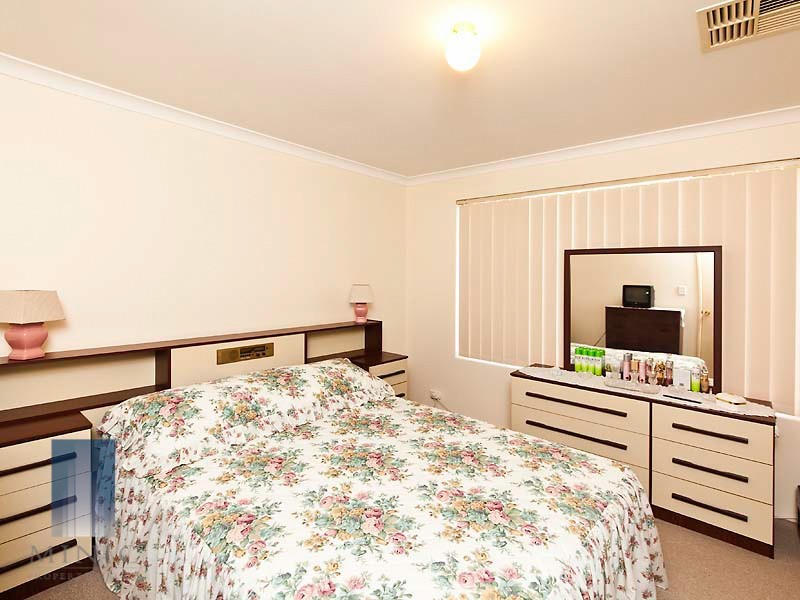 2/11 Duke Street, Bentley WA 6102