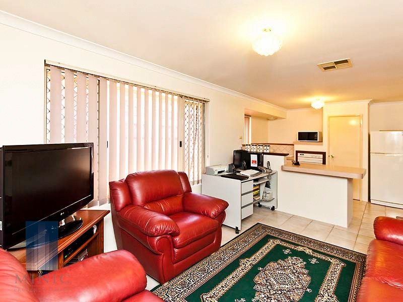 2/11 Duke Street, Bentley WA 6102