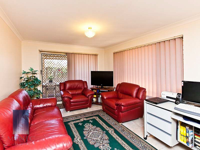 2/11 Duke Street, Bentley WA 6102