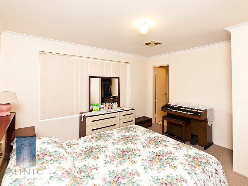 2/11 Duke Street, Bentley WA 6102