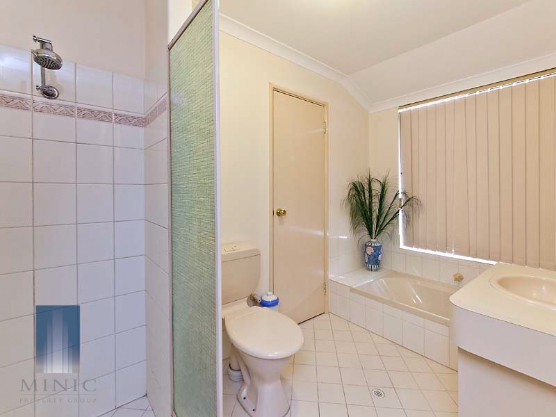 2/11 Duke Street, Bentley WA 6102