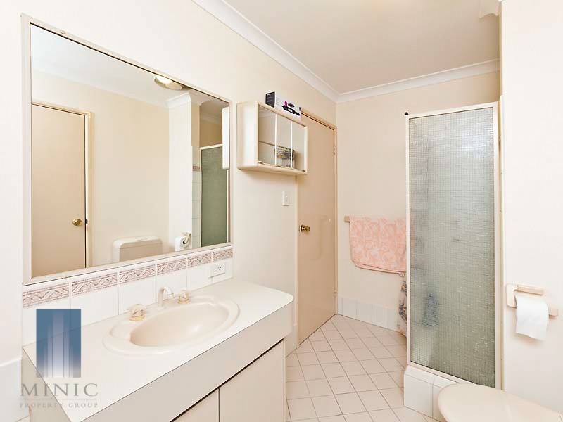 2/11 Duke Street, Bentley WA 6102