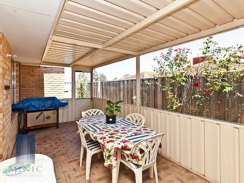 2/11 Duke Street, Bentley WA 6102