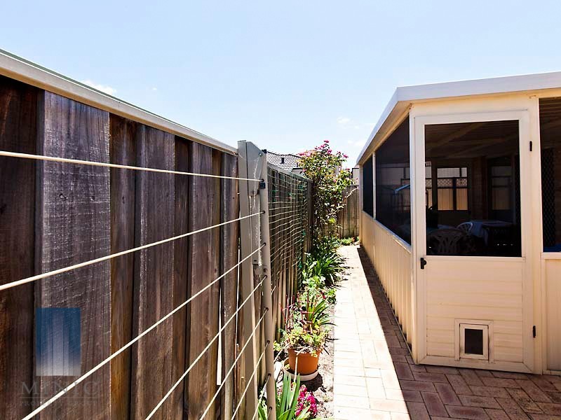 2/11 Duke Street, Bentley WA 6102