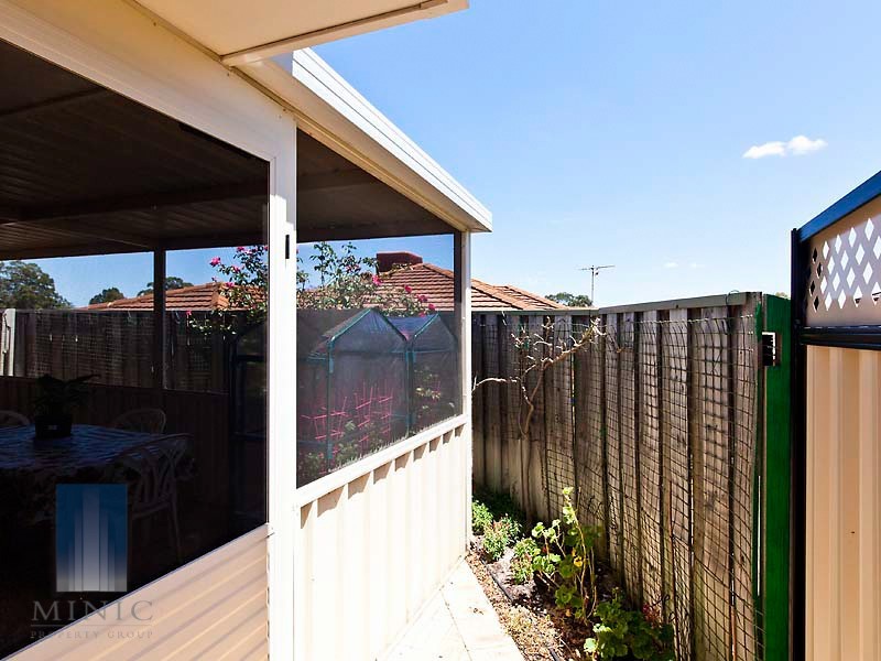 2/11 Duke Street, Bentley WA 6102