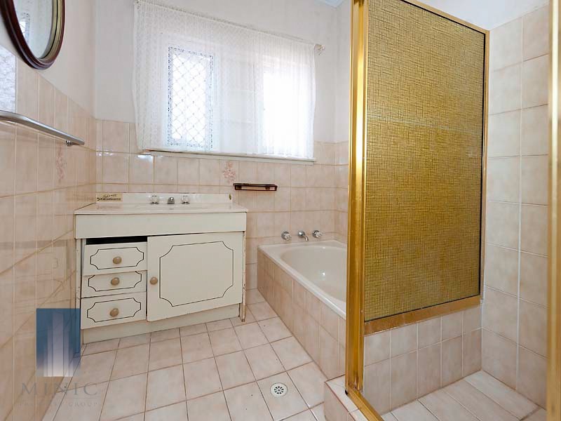 21 Pitt Street, St James WA 6102