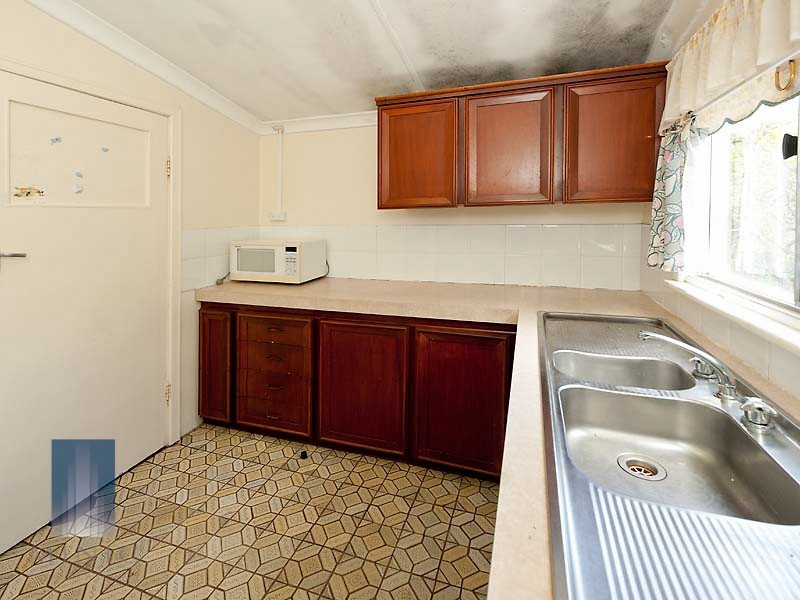 21 Pitt Street, St James WA 6102