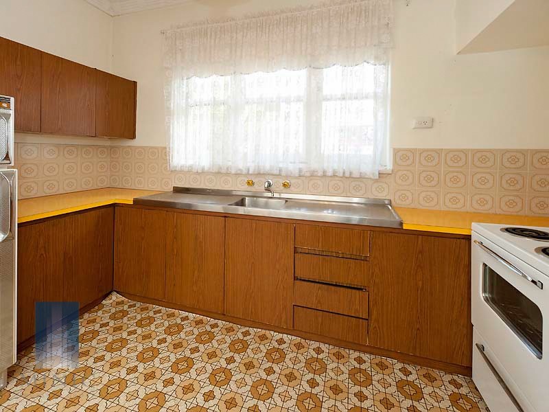 21 Pitt Street, St James WA 6102