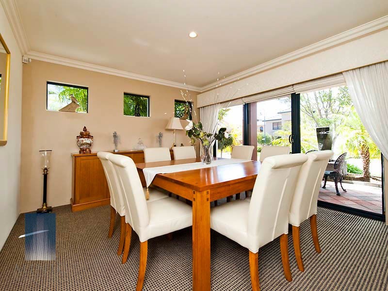 8 McNess Glade, Salter Point WA 6152