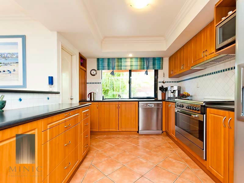 8 McNess Glade, Salter Point WA 6152