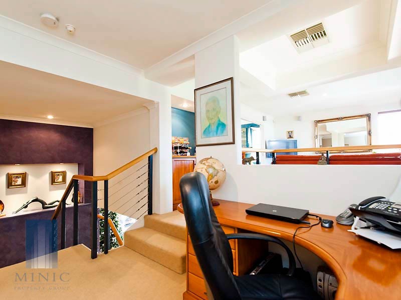 8 McNess Glade, Salter Point WA 6152