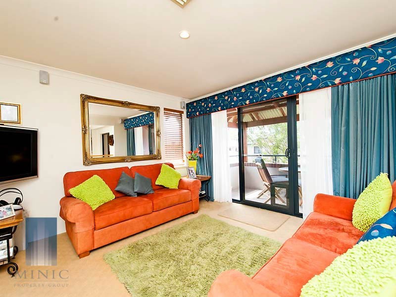 8 McNess Glade, Salter Point WA 6152