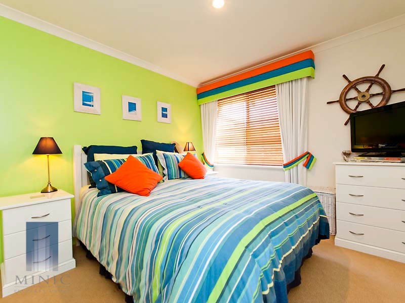 8 McNess Glade, Salter Point WA 6152