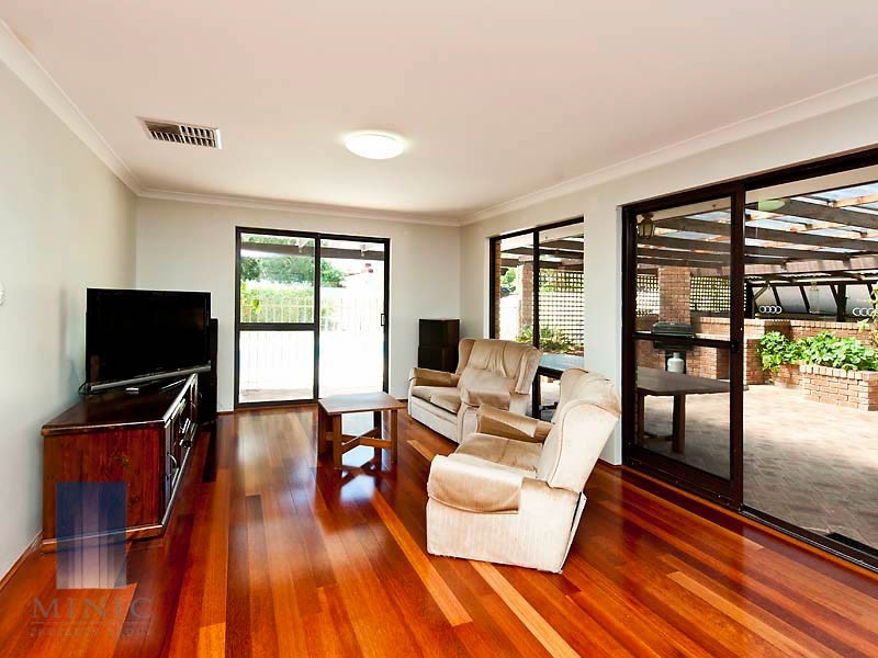 17 Naree Road, Wilson WA 6107