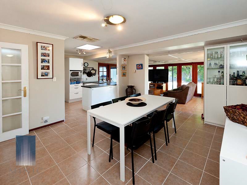2 Cobalt Place, Riverton WA 6148