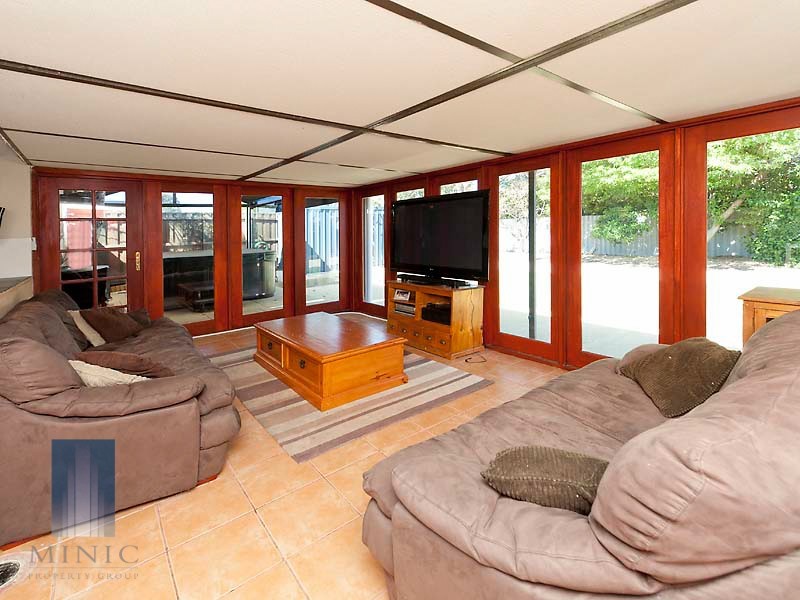 2 Cobalt Place, Riverton WA 6148