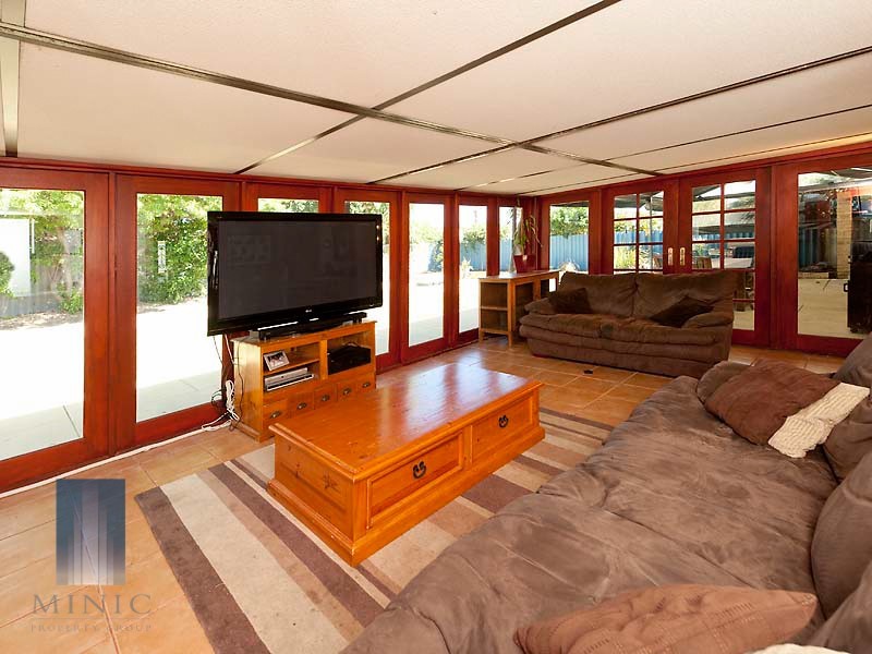 2 Cobalt Place, Riverton WA 6148