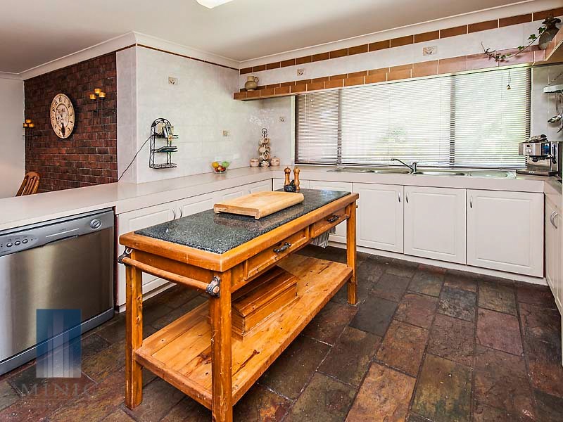 8 Kingsford Drive, Willetton WA 6155