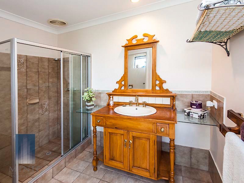 8 Kingsford Drive, Willetton WA 6155