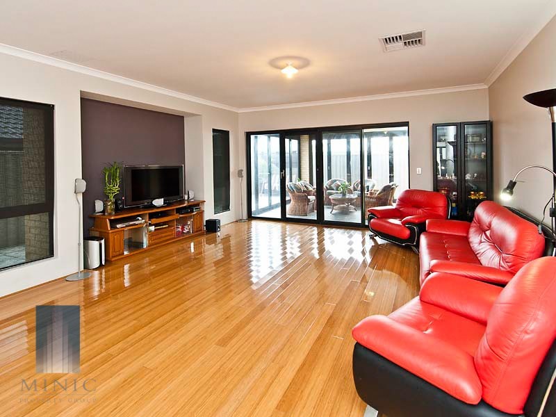 4 Archdale Loop, Piara Waters WA 6112