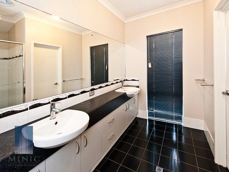 4 Archdale Loop, Piara Waters WA 6112