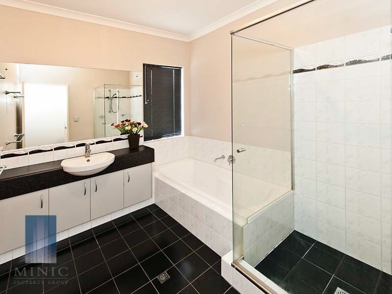 4 Archdale Loop, Piara Waters WA 6112