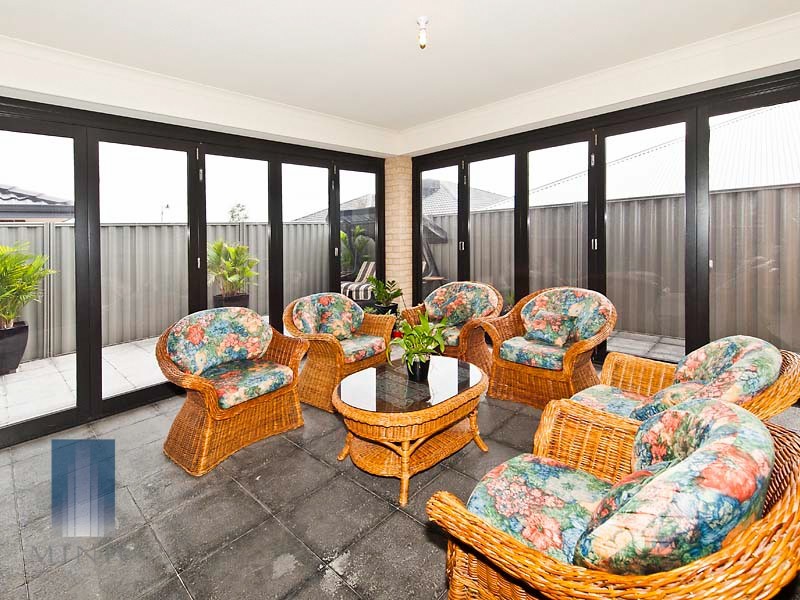 4 Archdale Loop, Piara Waters WA 6112