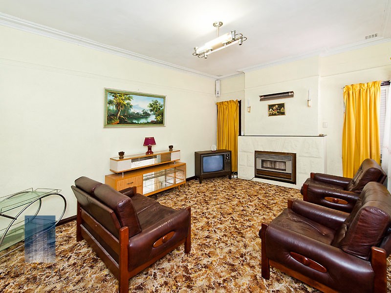 28 Cloister Avenue, Manning WA 6152
