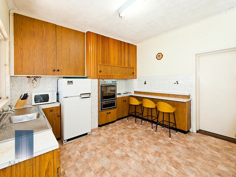 28 Cloister Avenue, Manning WA 6152